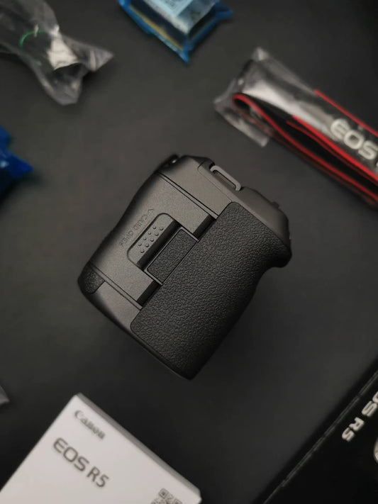 Canon EOS R5 Mirrorless Camera