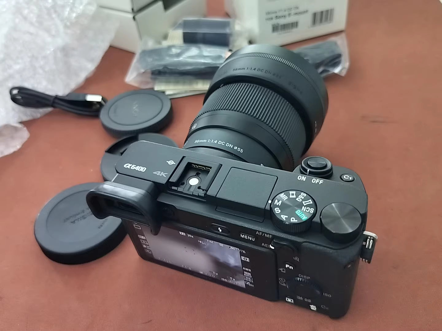 Sony a6400 Mirrorless Camera + Sigma 56mm f/1.4 DC DN Contemporary Lens (Sony E)