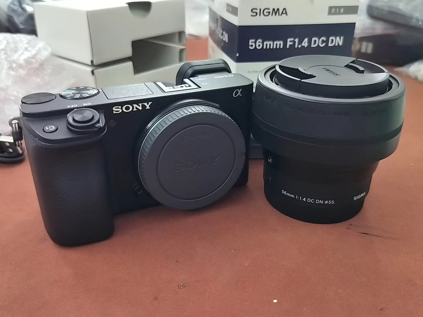 Sony a6400 Mirrorless Camera + Sigma 56mm f/1.4 DC DN Contemporary Lens (Sony E)