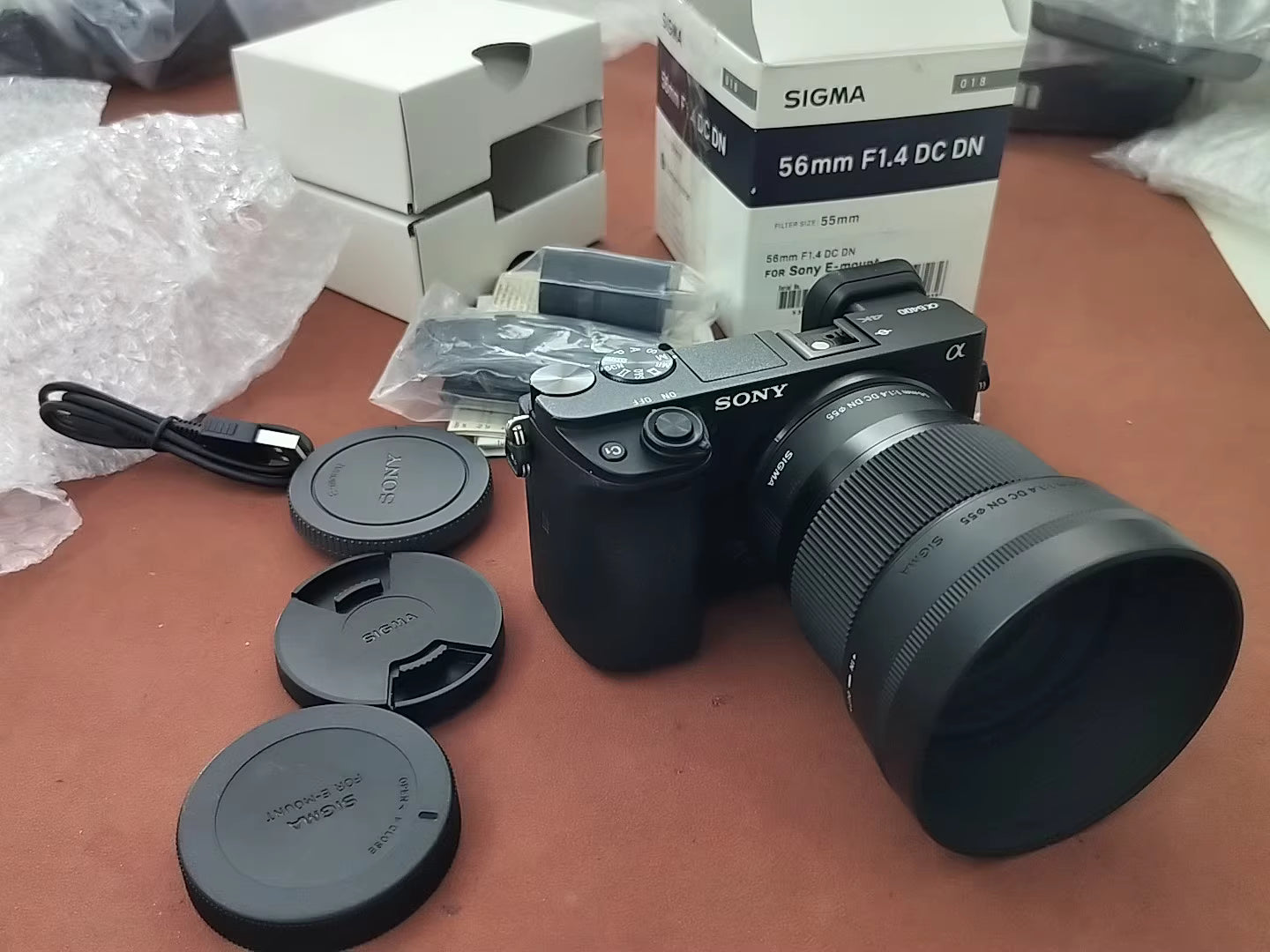 Sony a6400 Mirrorless Camera + Sigma 56mm f/1.4 DC DN Contemporary Lens (Sony E)